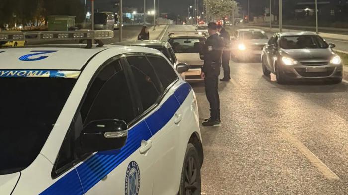  ΕΛ.ΑΣ.: «Σάρωσε» τη Δυτική Αττική - 12 οχήματα έφυγαν με γερανό